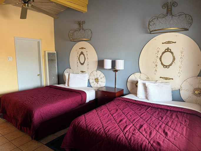 Bedroom 2, Cinderella Motel, San Benito