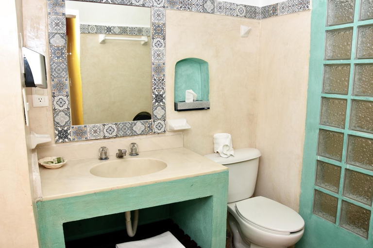 Bathroom 4, Hotel Mary Carmen, Cozumel