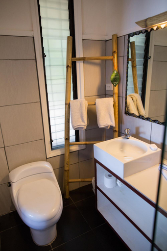 Bathroom, Hotel Esplanada, Dili