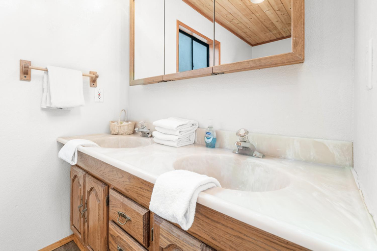 Bedroom 3, 5 Kern's Kabin - Charming two-story cabin within walking distance to Bear Mountain!, San Bernardino