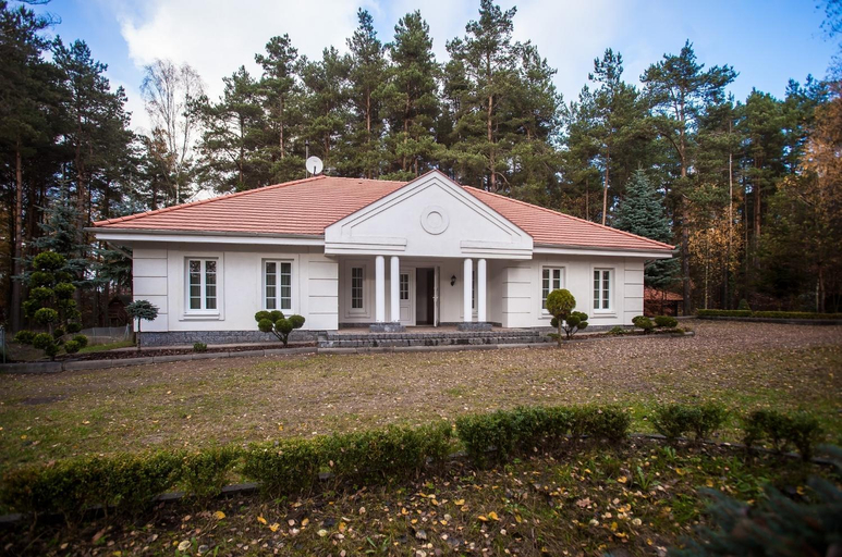 Entrance 5, Dworek Mysliwski, Chojnice