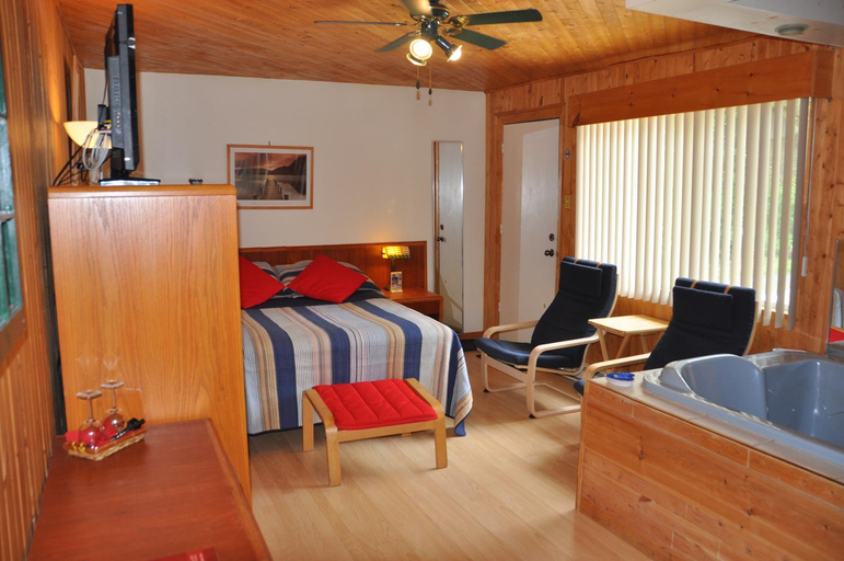 Bedroom 2, Le Boise du Lac, Les Laurentides