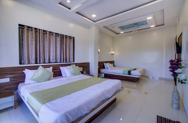 Bedroom 2, Straw Bella Inn Villa, Satara