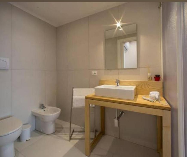 Bathroom, Ammalia Apartment, Trapani