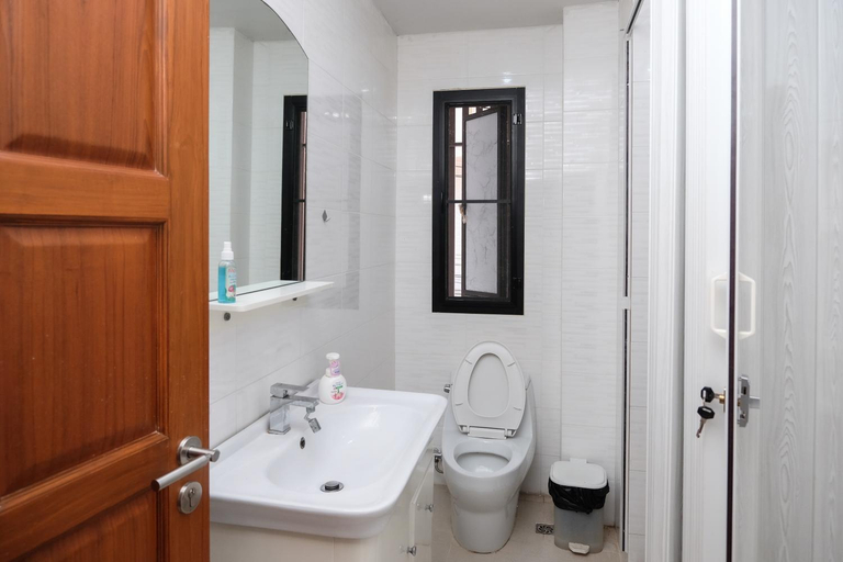 Bathroom 11