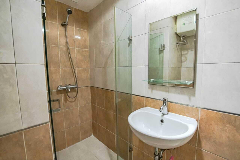 Bathroom 3, Collection O metroploitian park Serviced Apartmen, Bekasi
