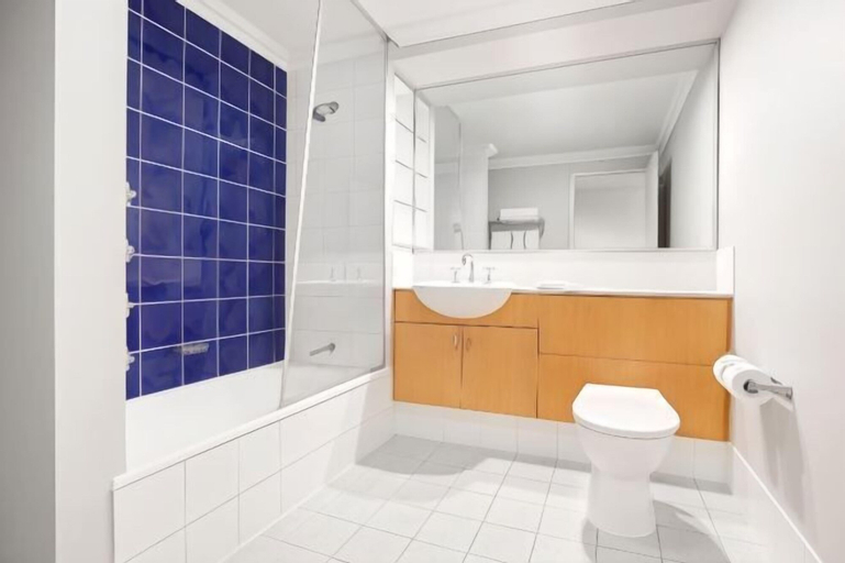 Bathroom 28