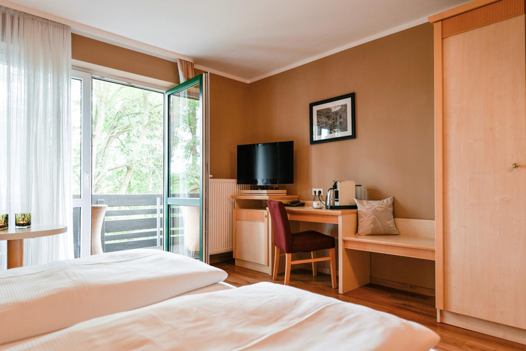 Bedroom 3, Christinenhof & Spa - Wellnesshotel am Rande des Spreewalds, Spree-Neiße