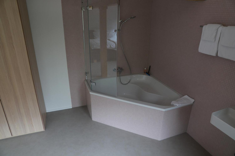 Bathroom 8
