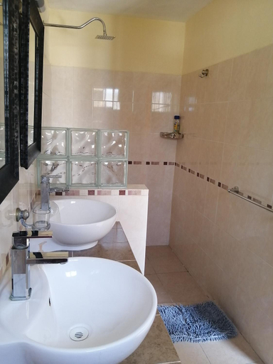 Bathroom 3, La Casa del Quetzal Private Rooms in Historic Merida, Mérida