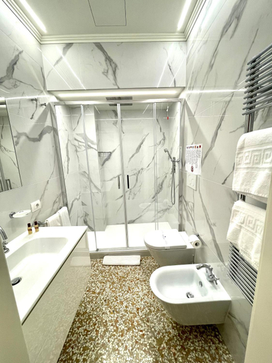Bathroom 3, San Gregorio Venice Apartments, Venezia