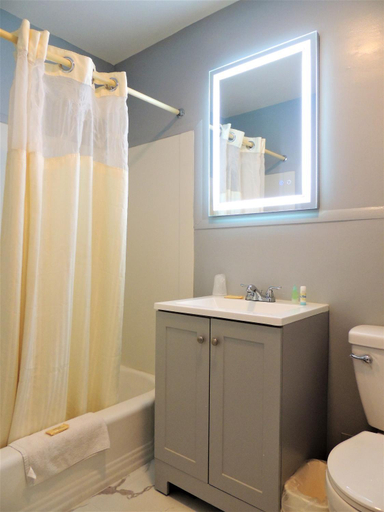 Bathroom 1, Windsor Motel, New London