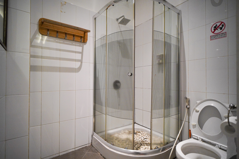 bathroom 11