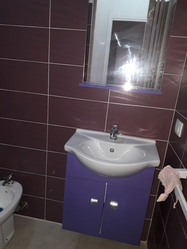 Bathroom 5, Tanoelvira, Syracuse