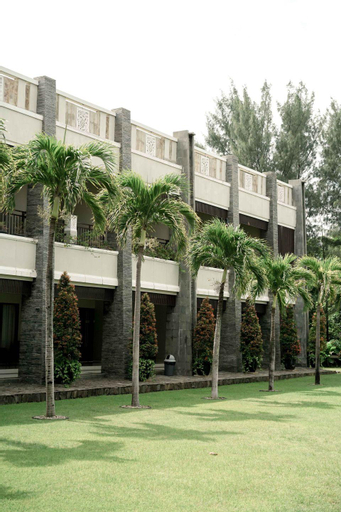 Exterior 10