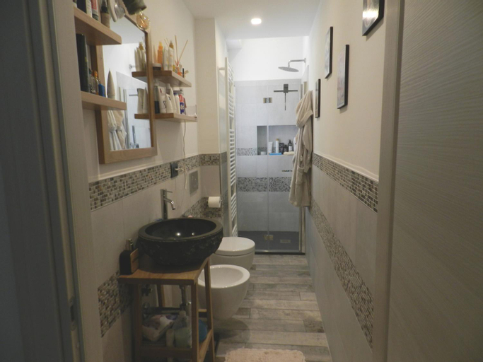 Bathroom 9