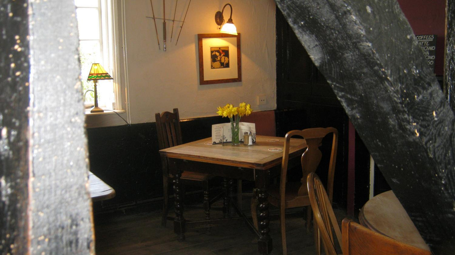Food & Drinks, Turfcutters Arms, Hampshire