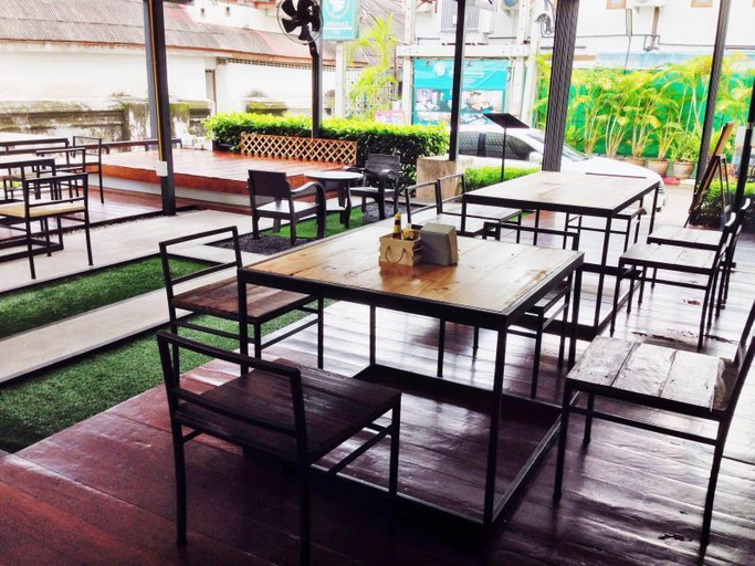 Food & Drinks 5, Tapae Place Hotel, Muang Chiang Mai