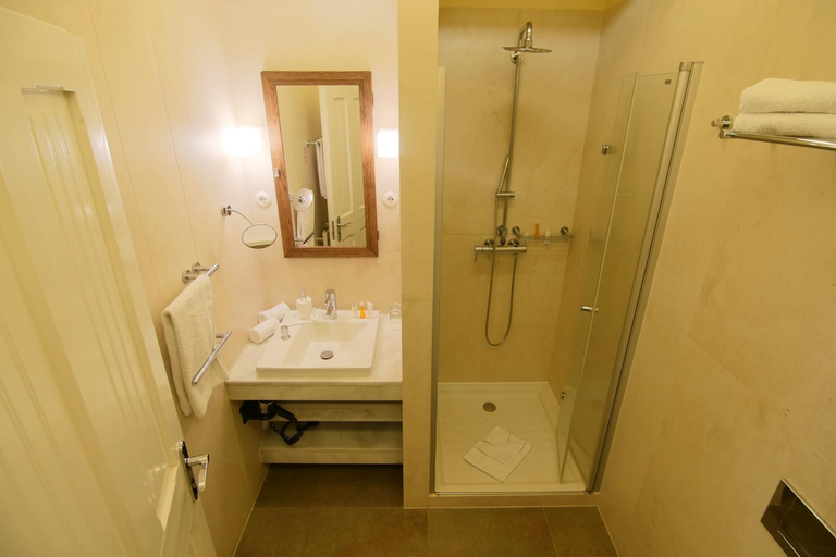 Bathroom, Hotel Pacsirta, Sovata