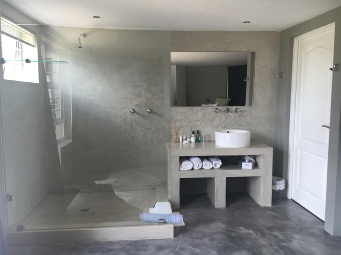 Bathroom 2, A Stones Throw Hotel, Cacadu