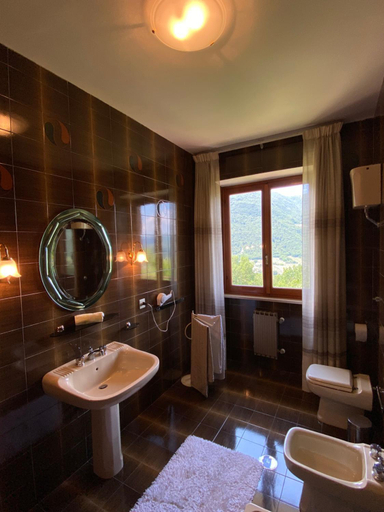 Bathroom 4, B&B Rox e Claudia, Rieti