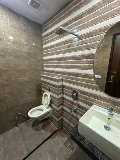 Bathroom 5, The Bubbles, Amritsar