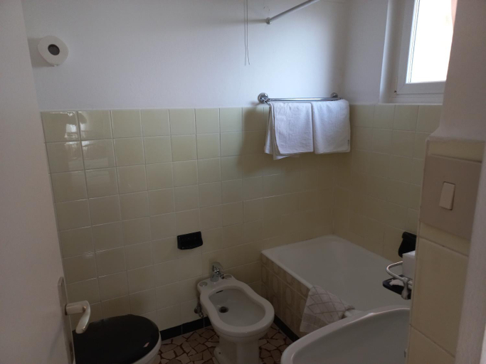 Bathroom 3, Hotel Lux, Bolzano