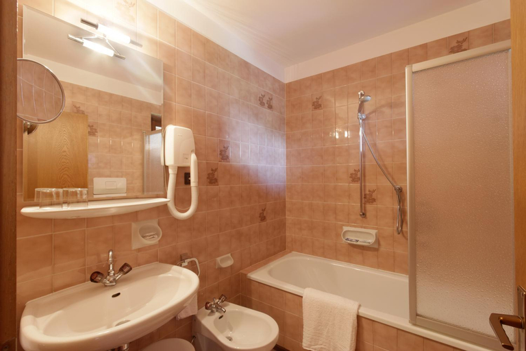 Bathroom 3, Panorama Garni Ingrid, Bolzano