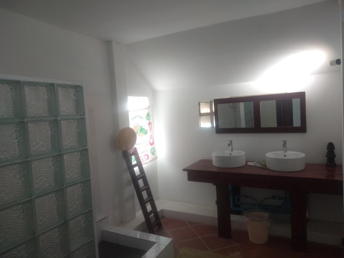 Bathroom, Manoha Villa, Sihanoukville