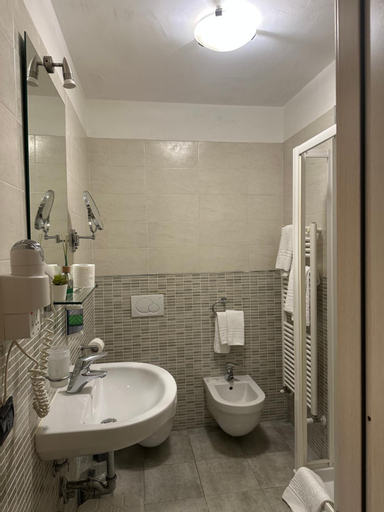 Bathroom 4