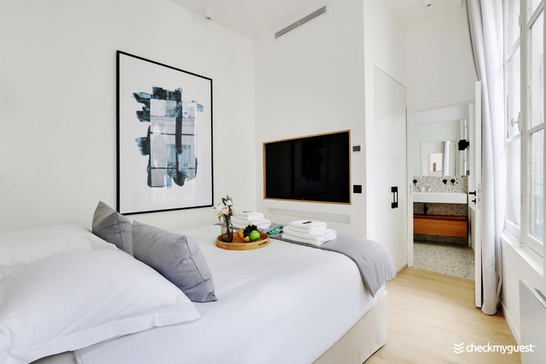 Bedroom, Beautiful apartment 1BR/4P - Le Marais, Paris