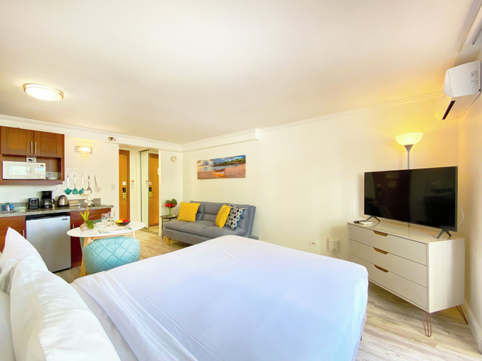 Bedroom 2, Bamboo Hotel with Pool Access, Honolulu