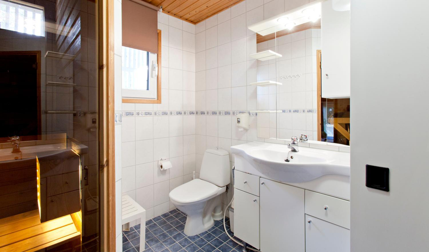 Bathroom 2, Holiday Club Airisto Apartments, Finland Proper