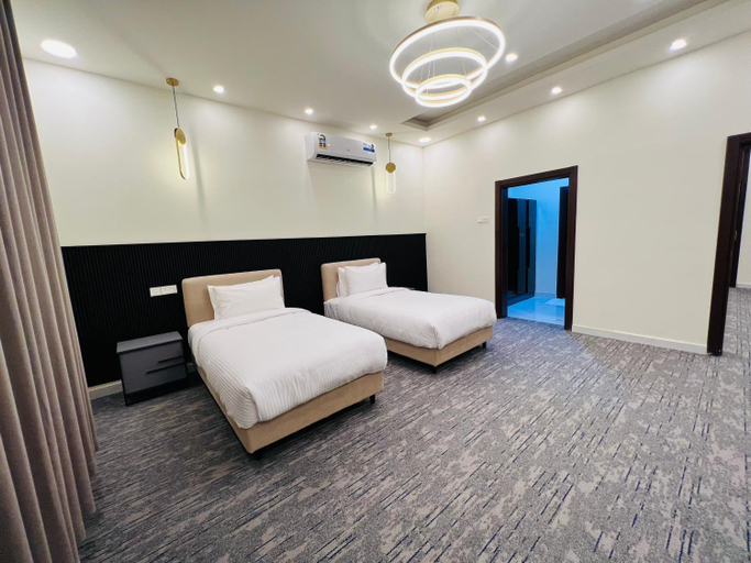 Bedroom 1, Falcon Grand Hotel, Sur