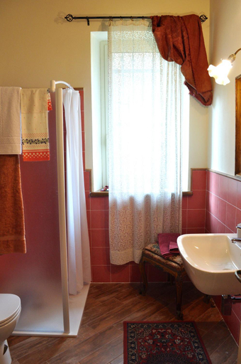 Bathroom 9