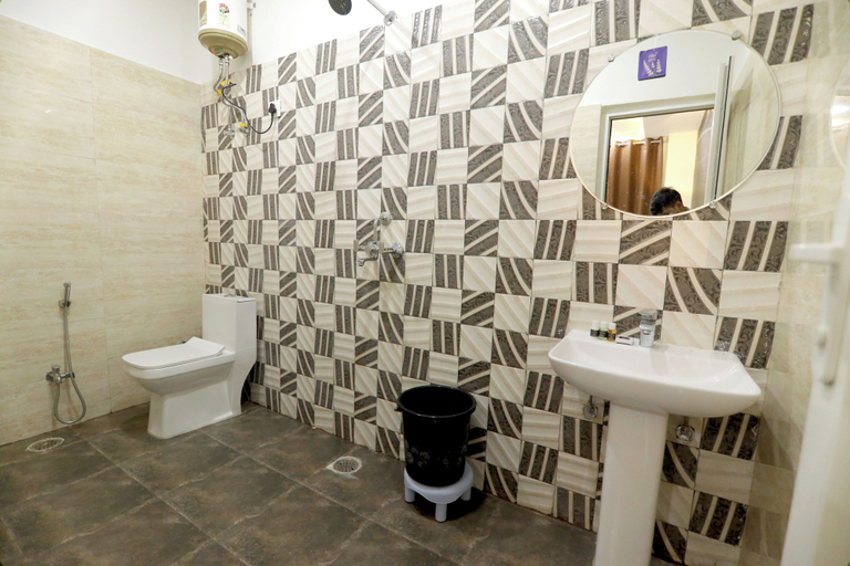 Bathroom 4, Shree Krishna Inn, Kanpur Nagar