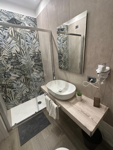Bathroom 7