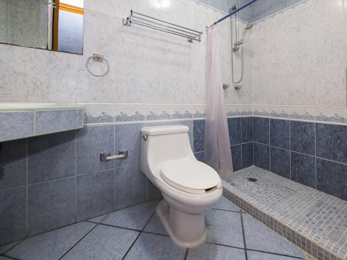 Bathroom 2, Suites de Reyes, Irapuato