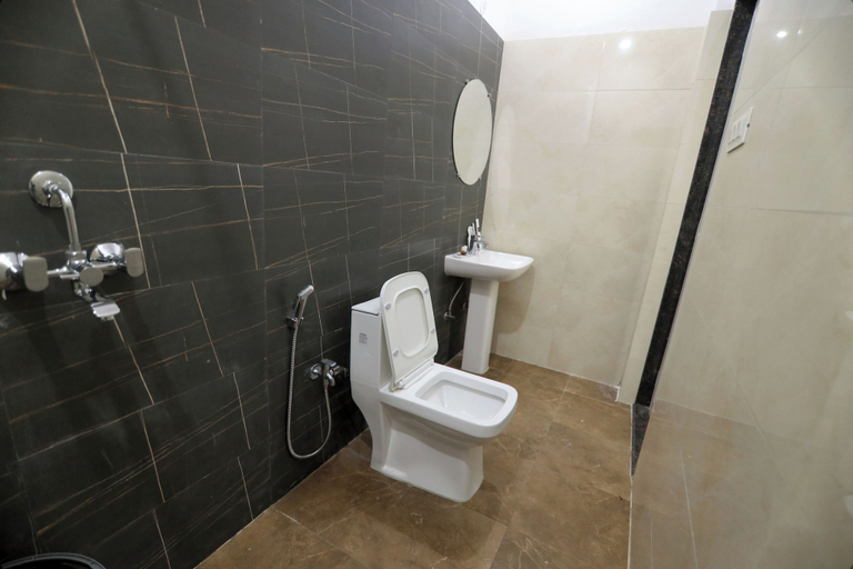 Bathroom 5, Shree Krishna Inn, Kanpur Nagar