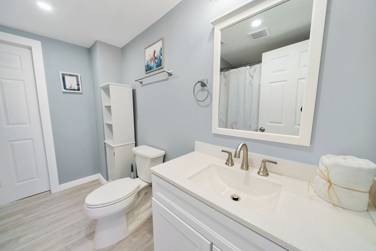 Bathroom 3, Hideaway Cottage, Bay