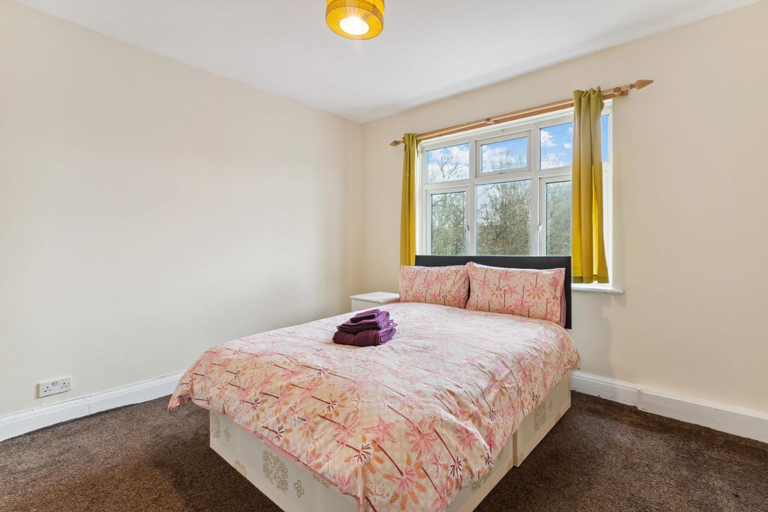 Others 4, Beautiful Cozy Room, London