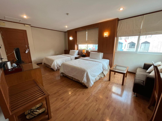 Others 5, Jhouse Thonglor, Wattana
