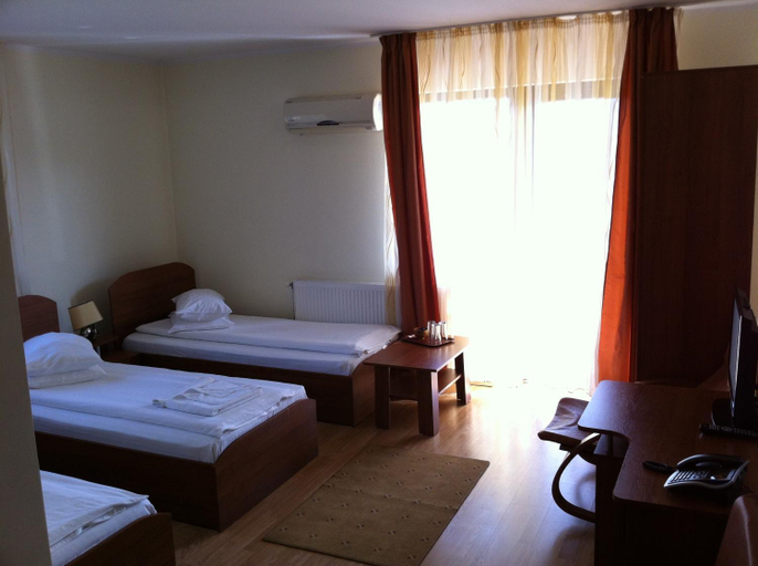 Bedroom 3, JRB Hotel, Lunca