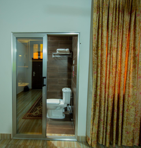 Bathroom 5, Nap Apartment Hotel, Accra