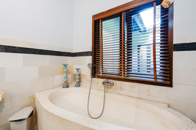 Bathroom 3, MAHAYANA 3BR -7min Beach Access & 10min to CANGGU, Badung
