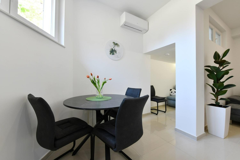 Others 4, Apartment Mary 3, Malinska-Dubašnica