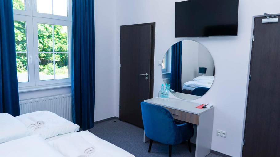 Bedroom 2, Bon Zur, Brzeg