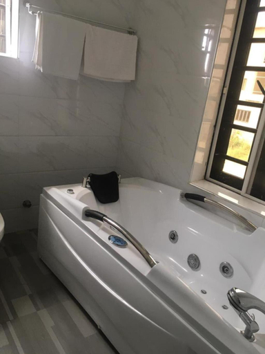 Bathroom 2, Credence Resorts Aco, AbujaMun