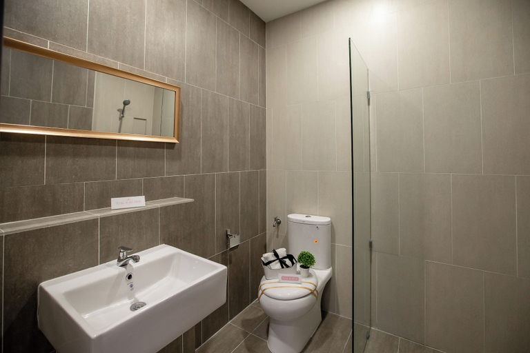 Bathroom 4, Iconic Regency Service Residences, managed by Iconic Hotel, Pulau Penang