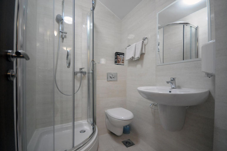 Bathroom 3, Apartments Anita
